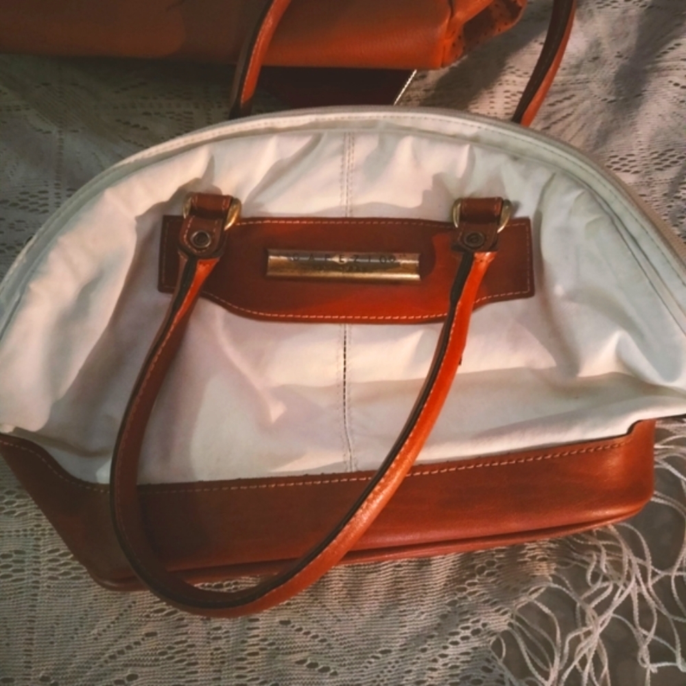 Handbags - Picture 8 of 16